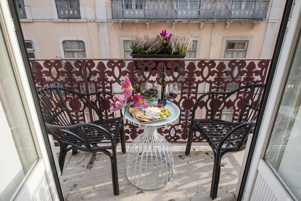Lisbon Cheese & Wine Suites Стая снимка
