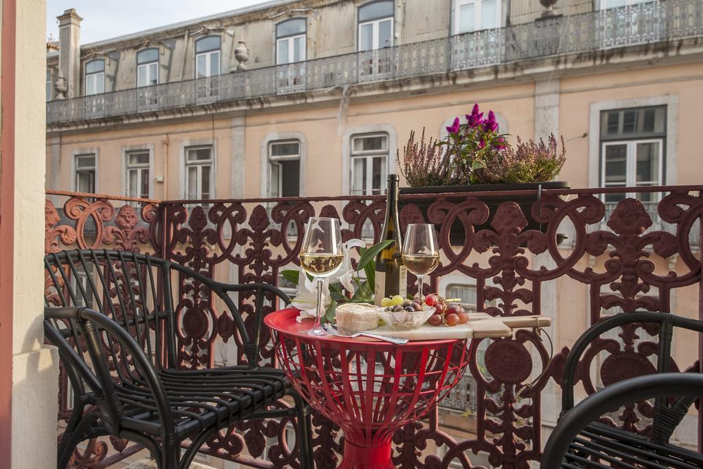 Lisbon Cheese & Wine Suites Стая снимка