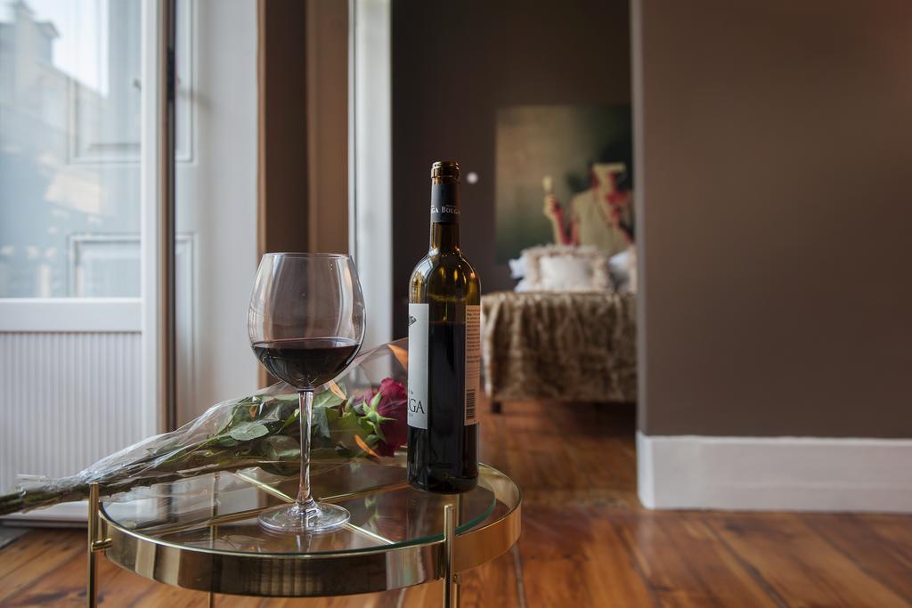 Lisbon Cheese & Wine Suites Стая снимка